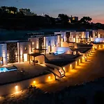 Lavadoze Luxury Suites