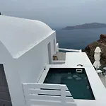 Anemos Cave Suites