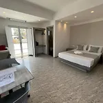 White Lily Suites & Lofts - Adults Only 16 Plus