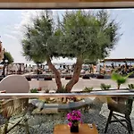 Santorini Miracles Suites, Adults Only