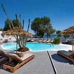Nissia Beach Apartments & Suites