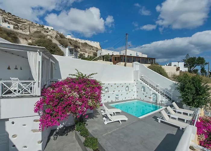 Pyrgos 3-Bed Villa Sleeps 8 With Pool And Aircon