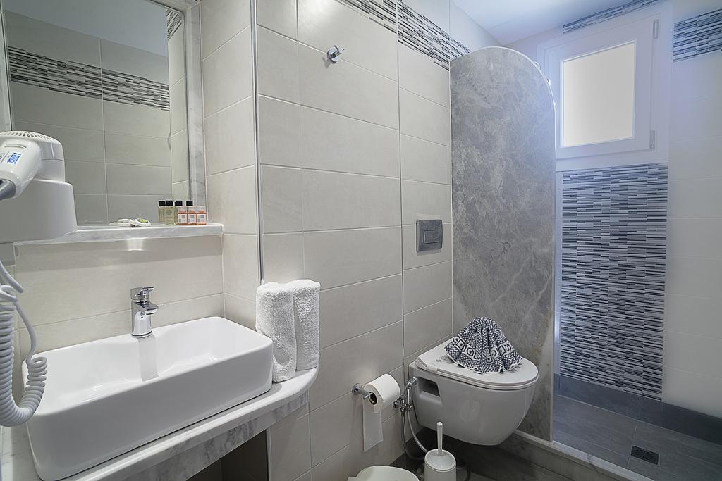 Amaryllis Hotel Perissa (Santorini)