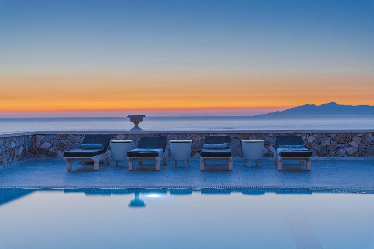 Epavlis & Hotel
