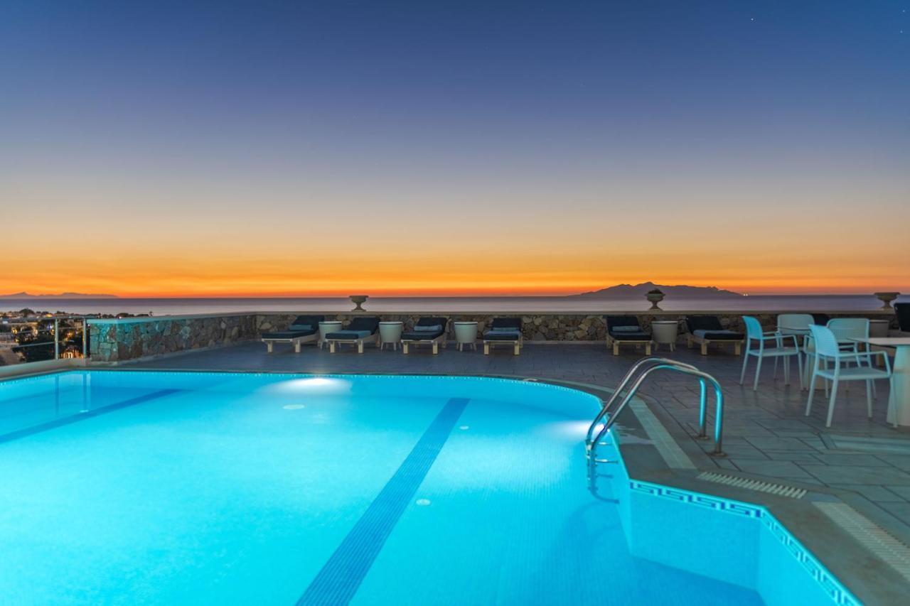 Epavlis & Hotel 4*