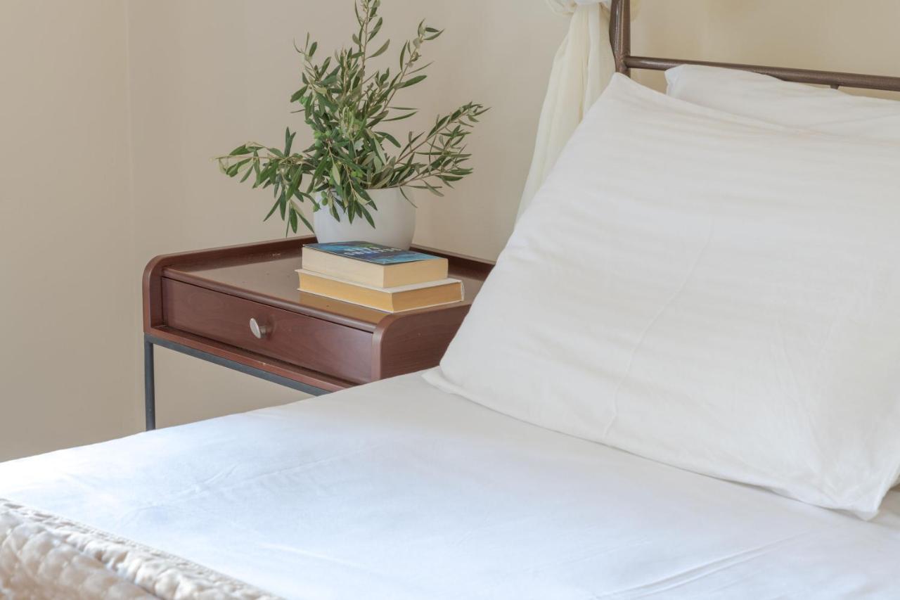 Epavlis & Hotel 4*