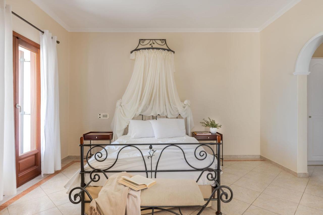 Hotel Epavlis &