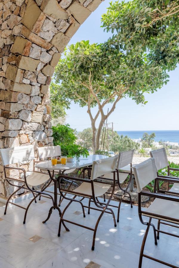 Epavlis & Hotel 4*