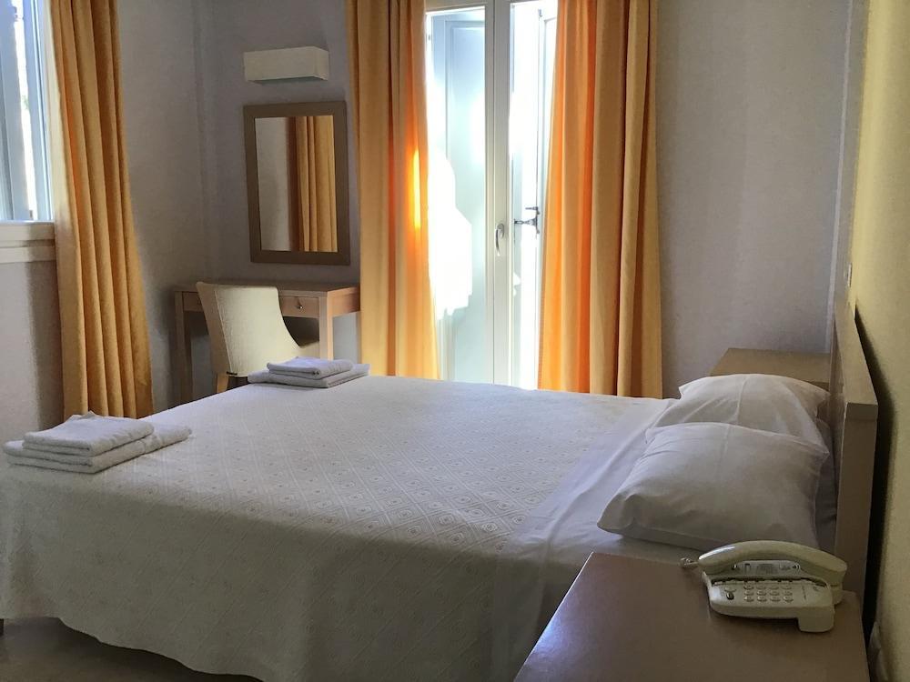 Hotel Thera Mare Perissa (Santorini)