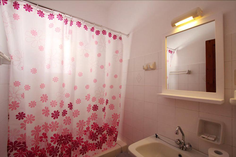Amaryllis Hotel Perissa (Santorini)
