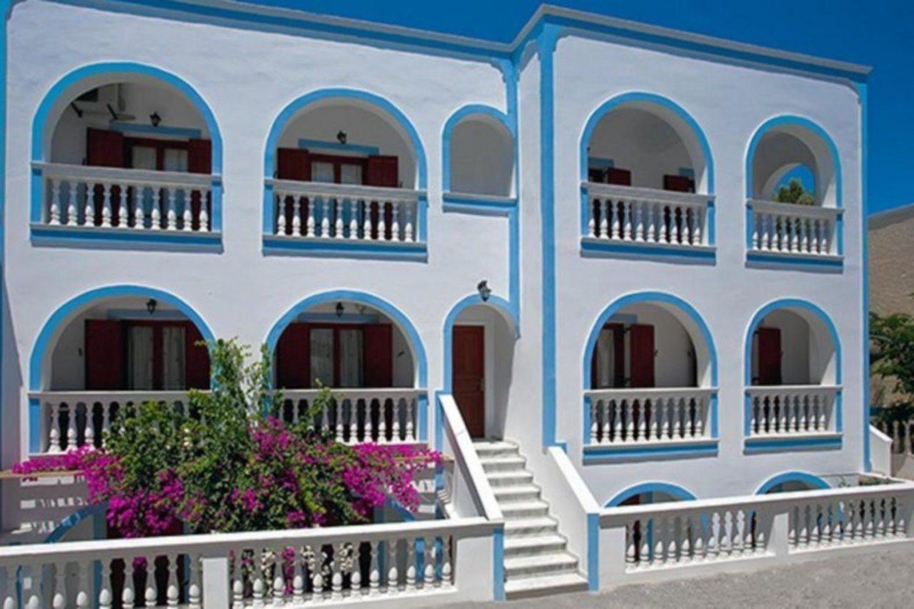 Finikas Santorini Hotel 3*