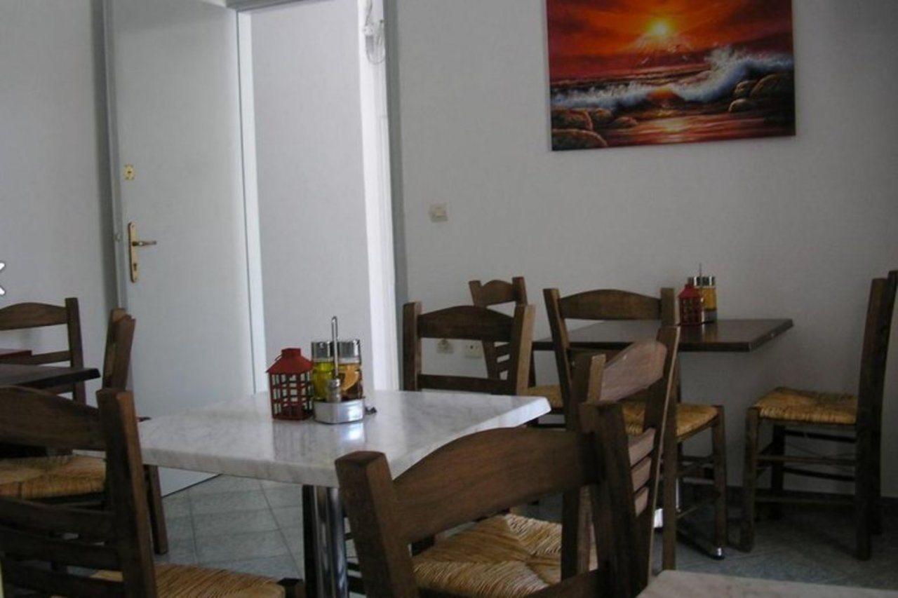 Finikas Santorini