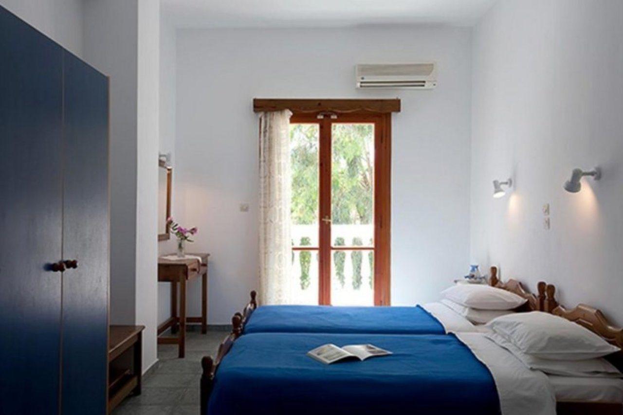 Finikas Santorini 3* Kamári