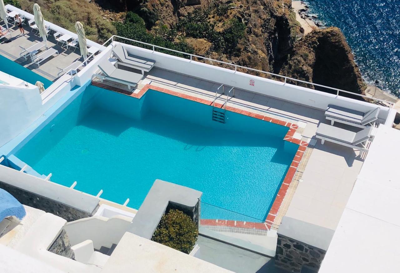 Loucas On The Cliff Fira (Santorini)
