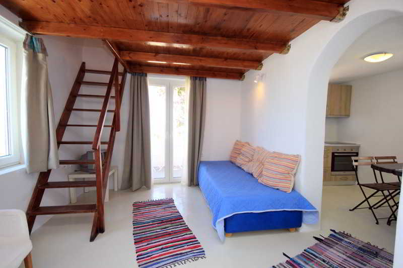 Thea Luxury Fira (Santorini)