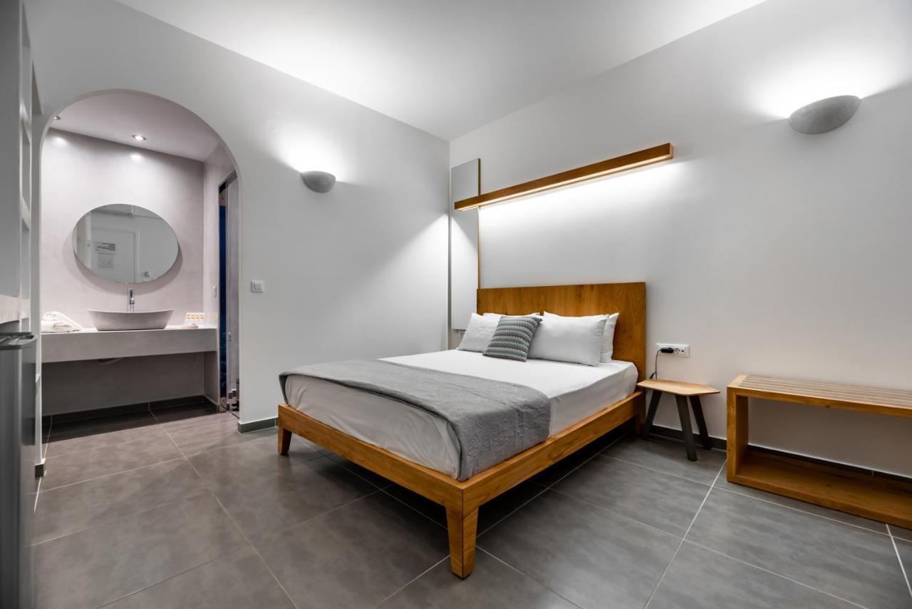 Stelios Place Aparthotel 3*