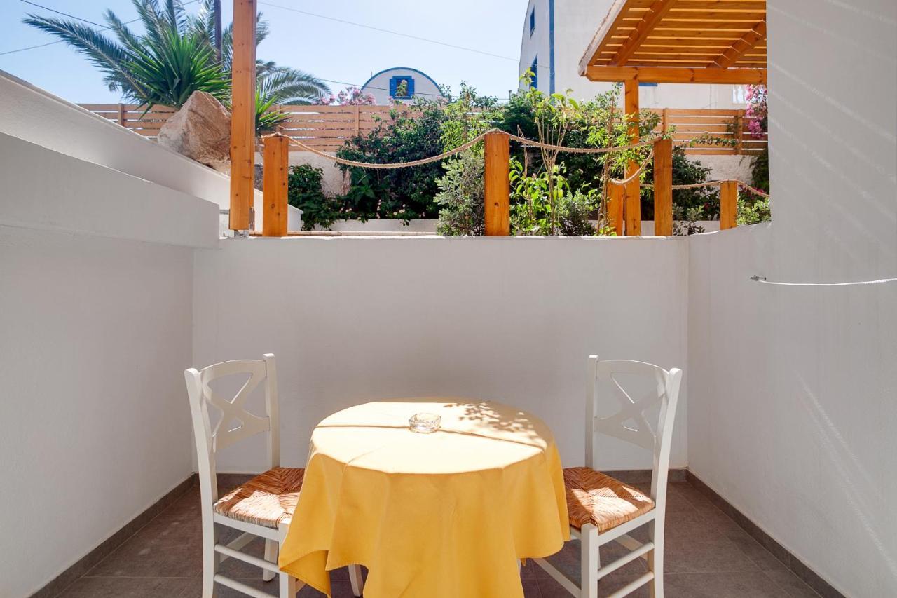 Amaryllis Perissa (Santorini)