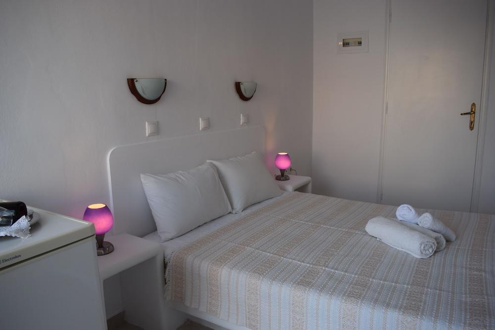 Cyclades 3* Karterados (Santorini)