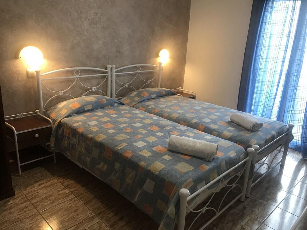 Guest house Ilios Fira (Santorini)
