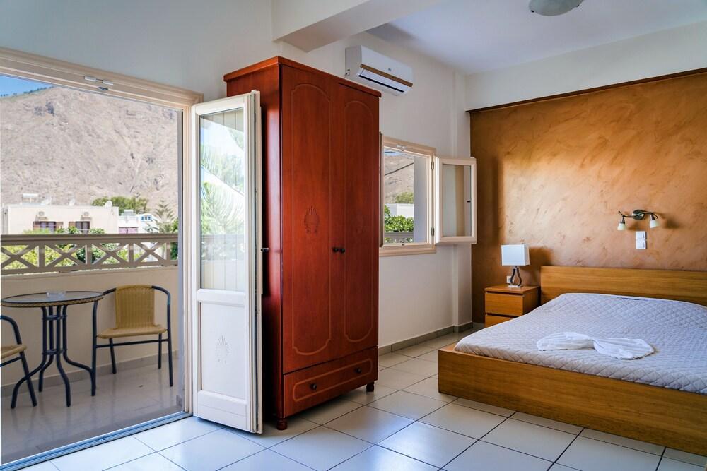 Rena Aparthotel