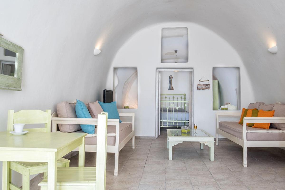 Blue Dolphins Hotel 3*