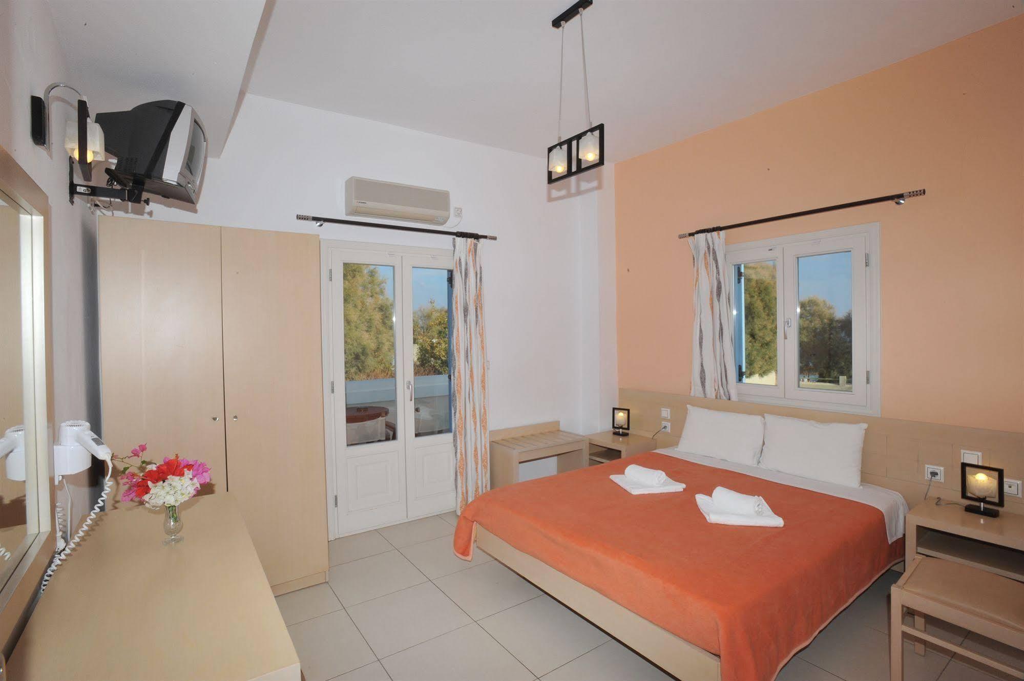 Aparthotel Stelios Place 3*