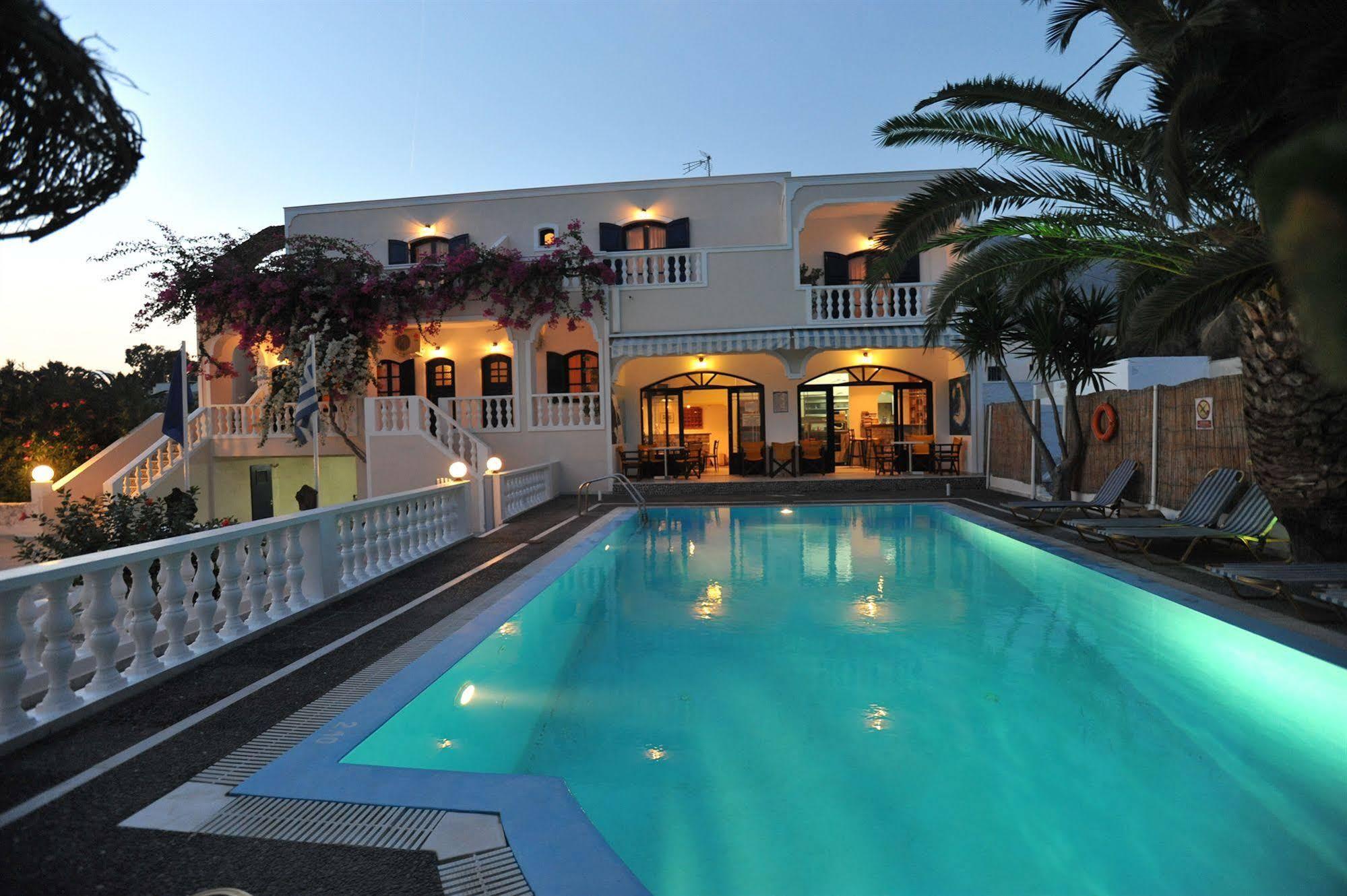Stelios Place Aparthotel 3*