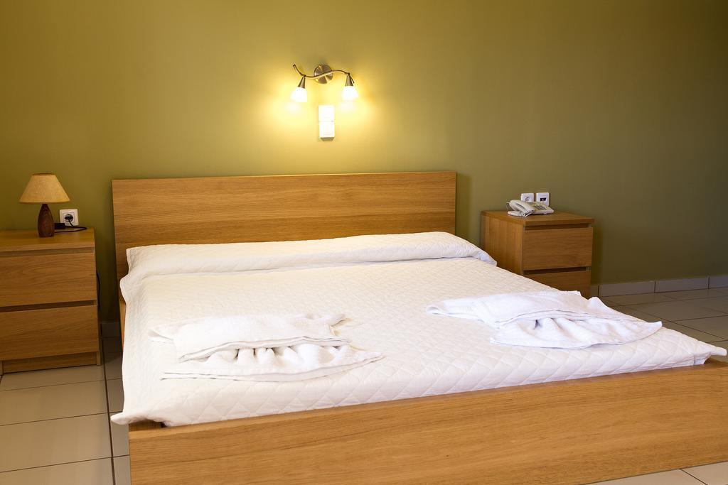 Rena Aparthotel Perissa (Santorini)