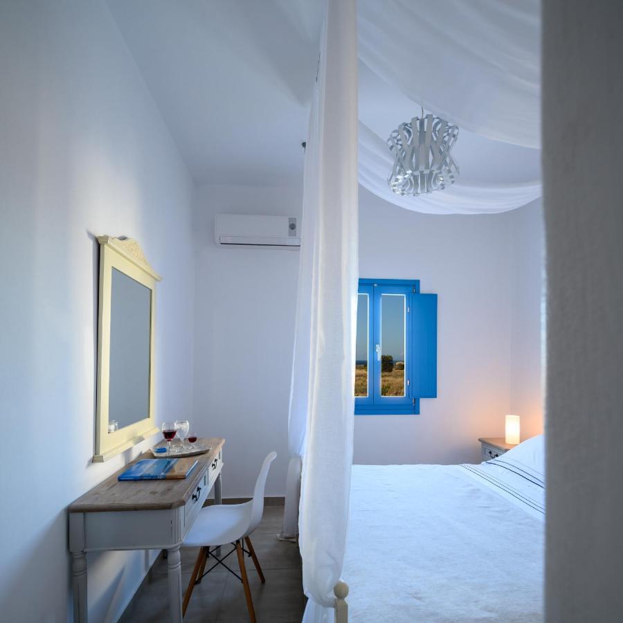 Mybozer Twin Private Pools Foinikia (Santorini)