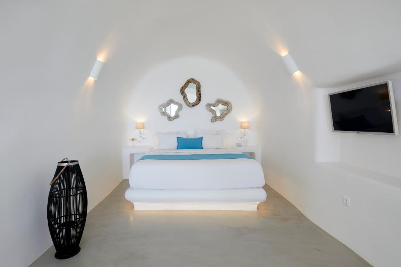Iliovasilema & Hotel Imerovigli (Santorini)