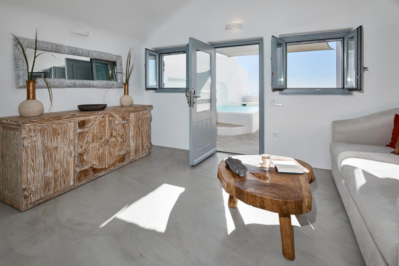 Iliovasilema & Hotel Imerovigli (Santorini)