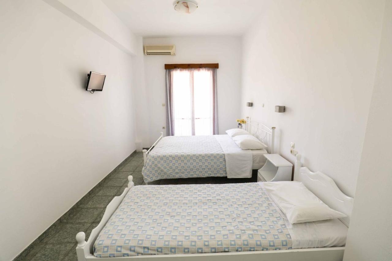 Finikas Santorini Kamári