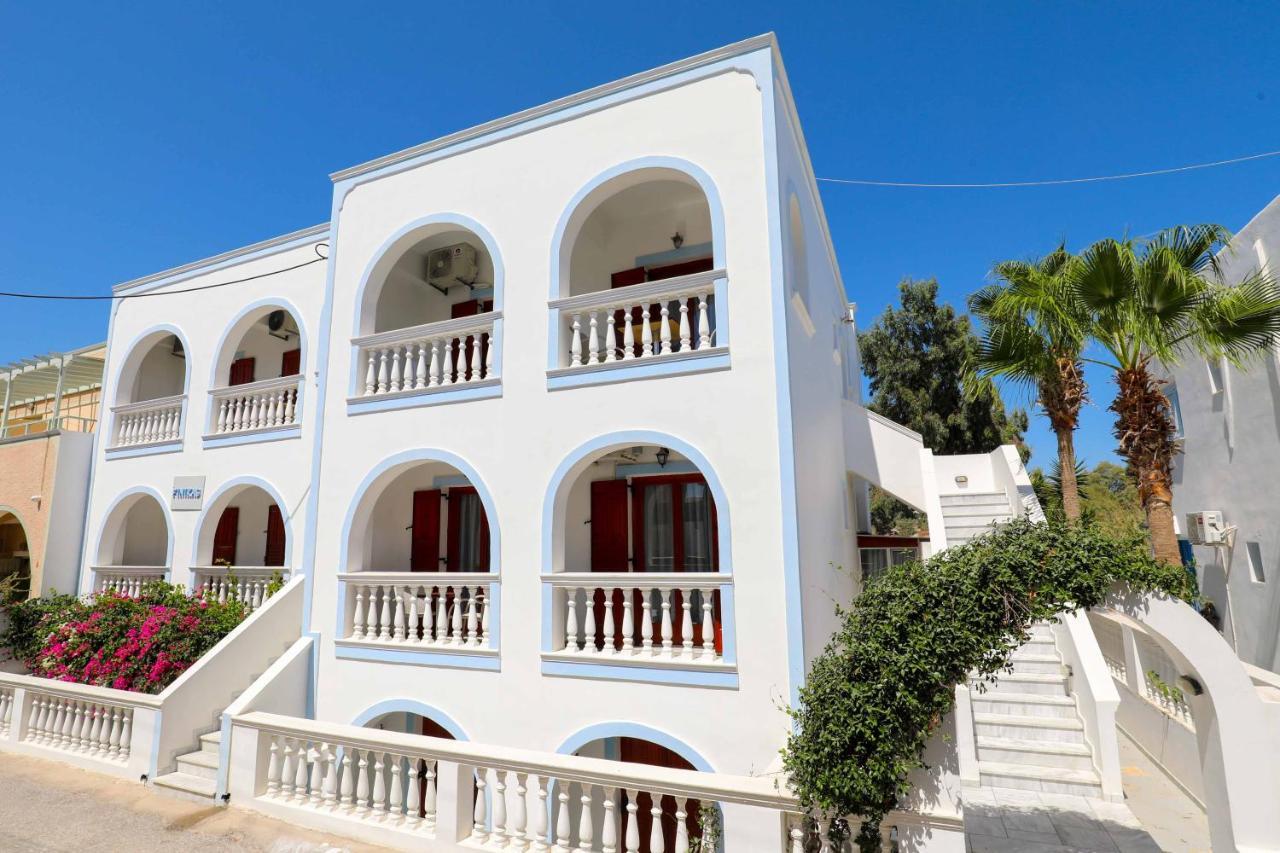Finikas Santorini 3* Kamári