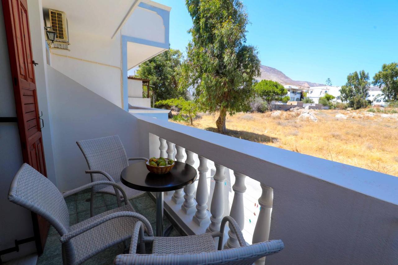 Finikas Santorini Hotel Kamári