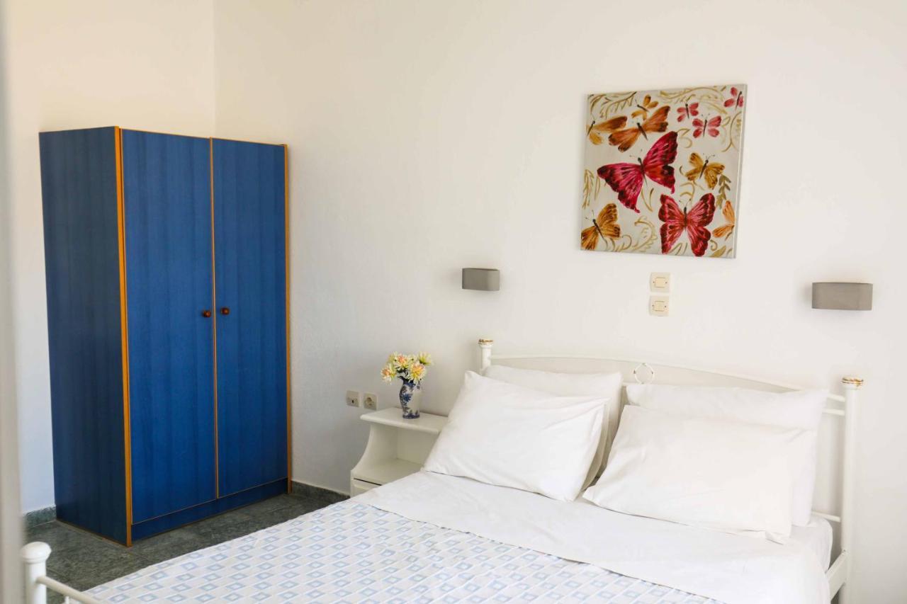 Finikas Santorini Hotel