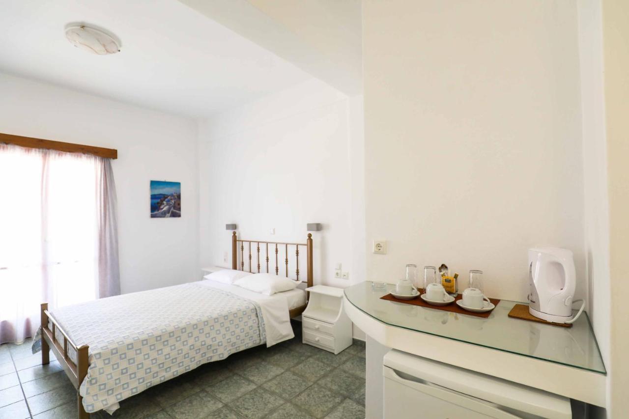 Finikas Santorini Kamári