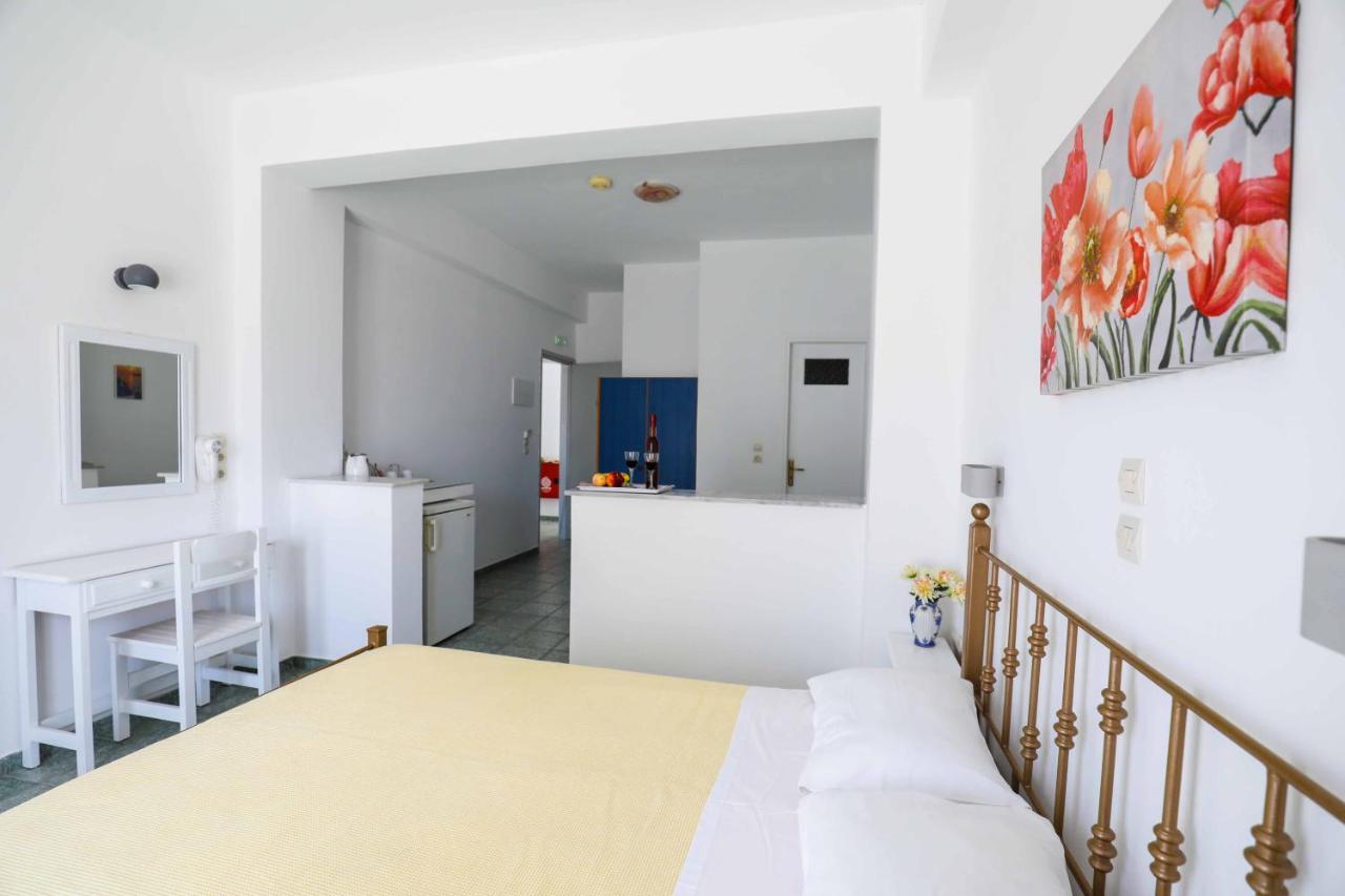 Finikas Santorini Hotel