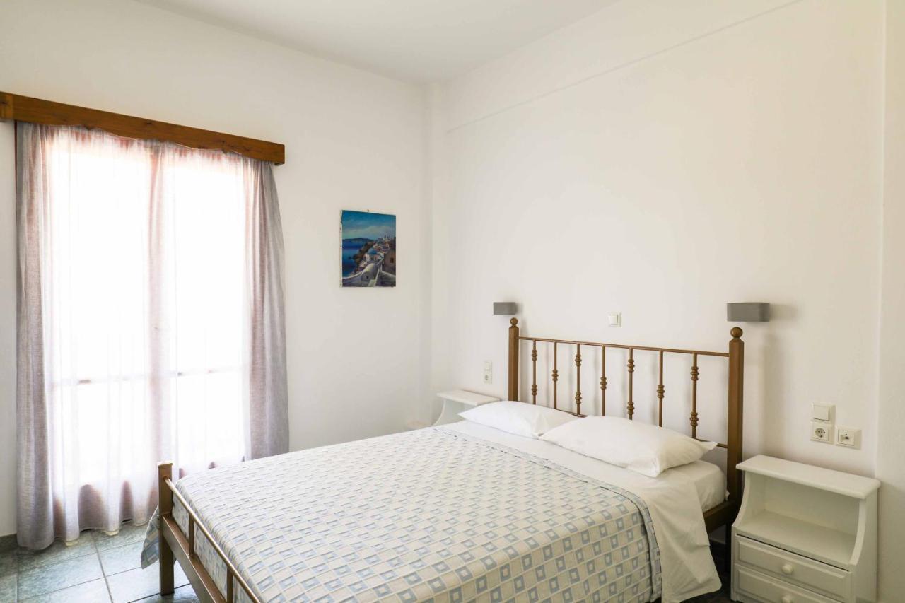 Finikas Santorini 3* Kamári