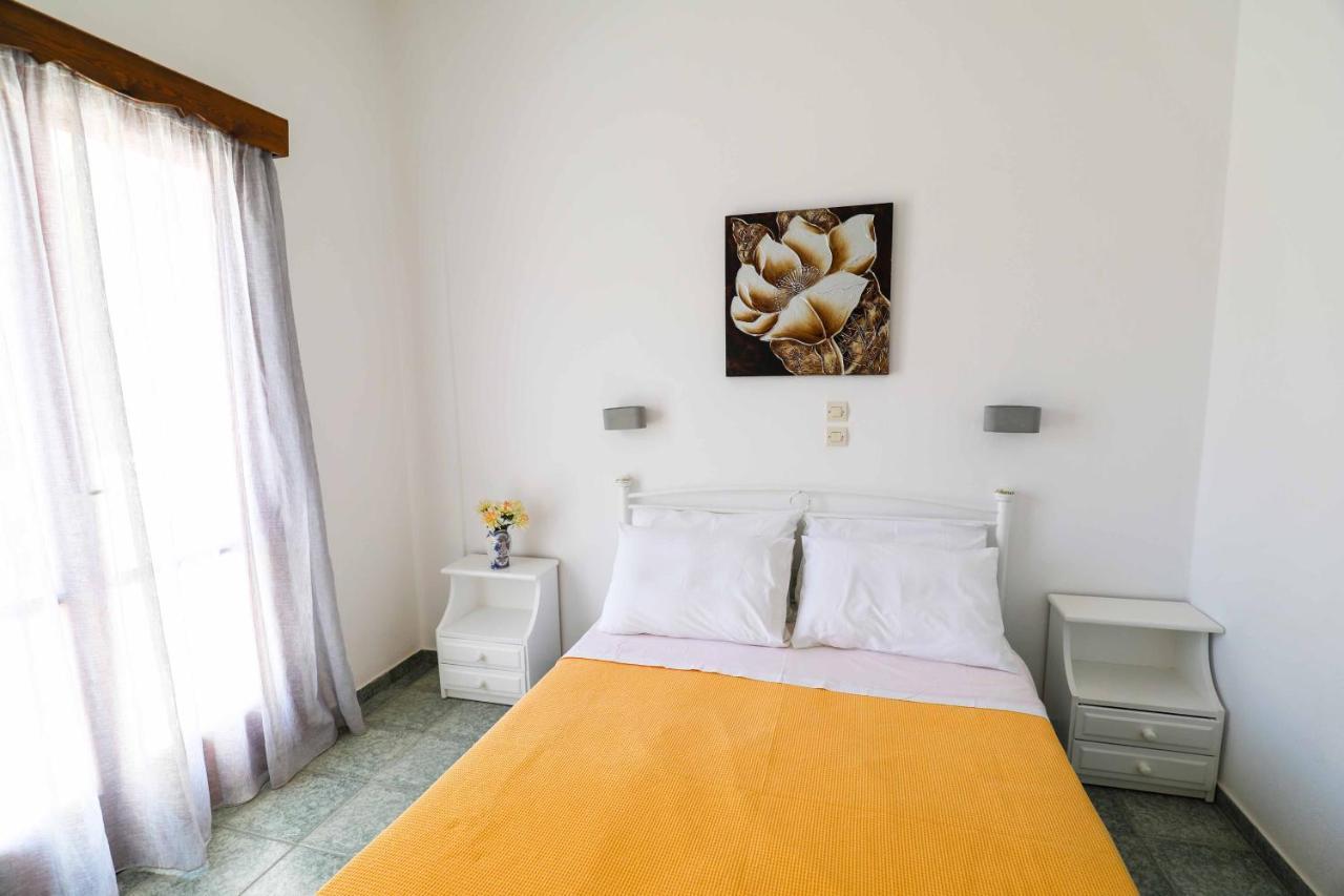 Finikas Santorini 3* Kamári