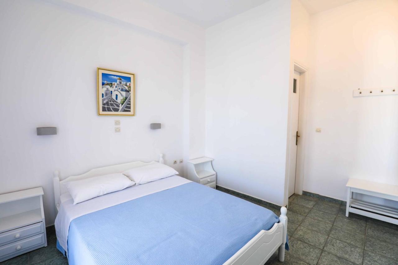 Finikas Santorini Kamári