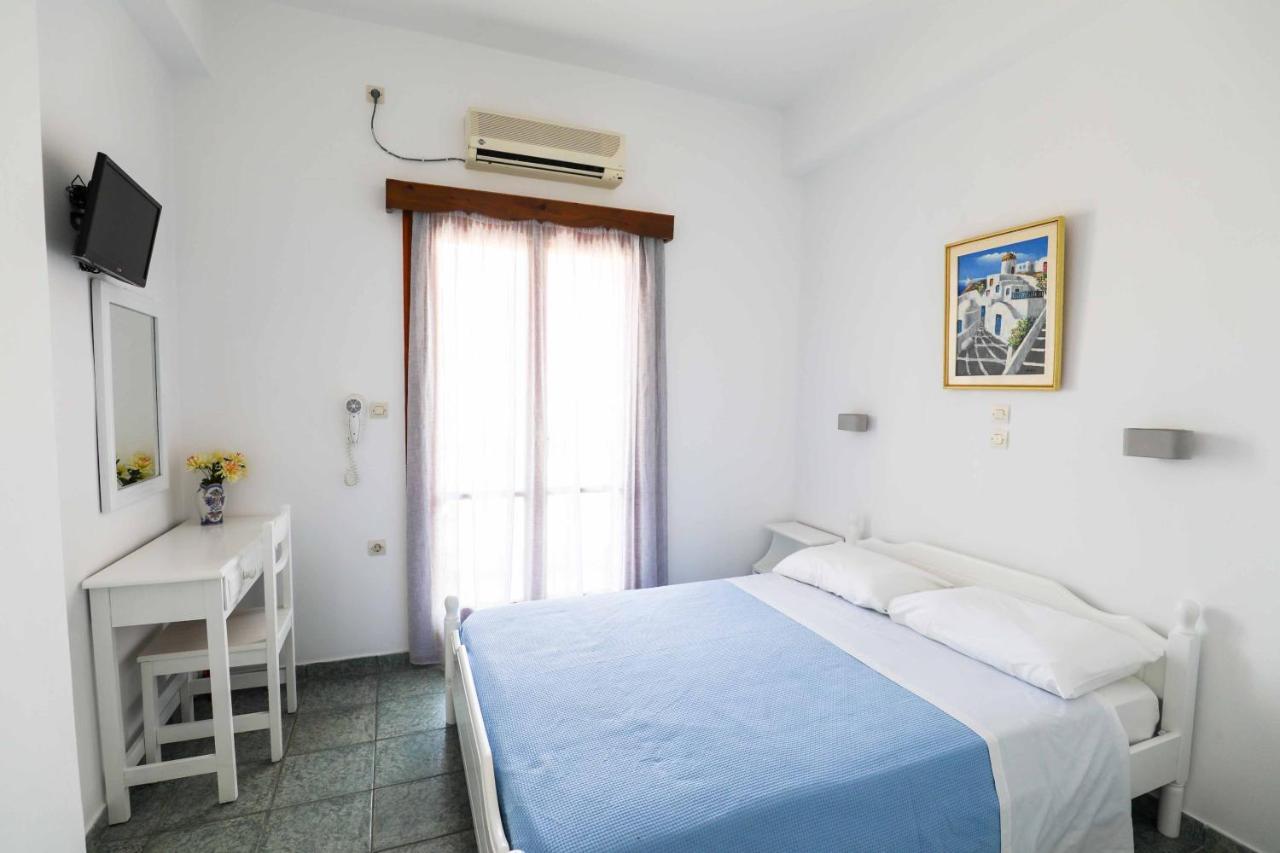 Finikas Santorini 3* Kamári
