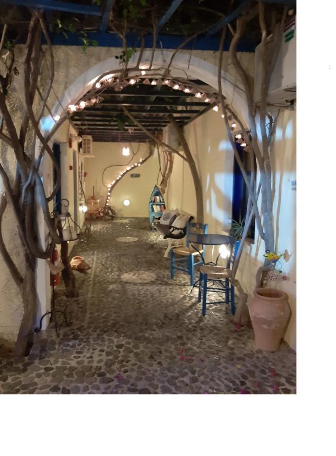 Spyros Santorini * Perissa (Santorini)