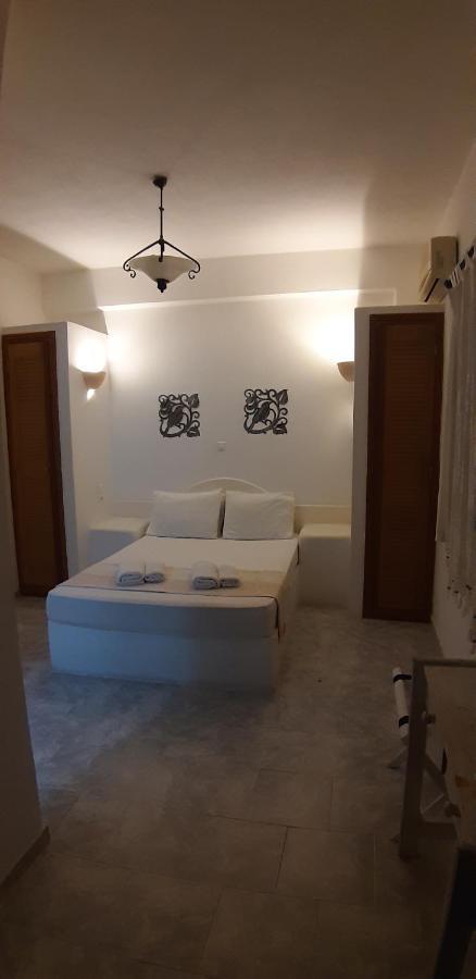 Spyros Santorini *