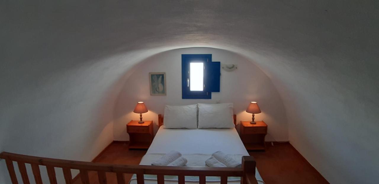 Apartment Spyros Santorini *