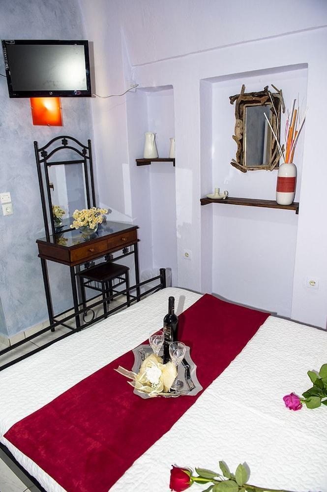 Toula Aparthotel 2*