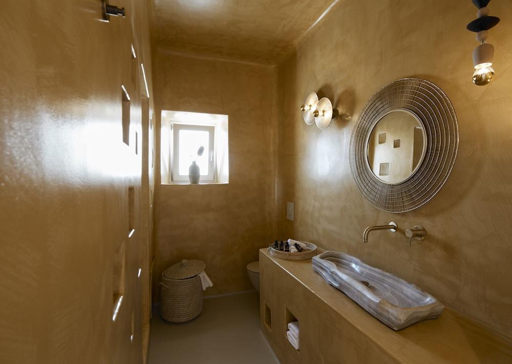 North Santorini - A Luxury Pýrgos