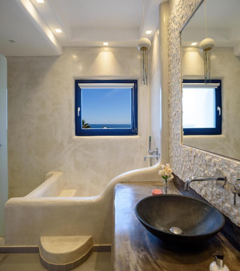 Hideaway Villa Fira (Santorini)