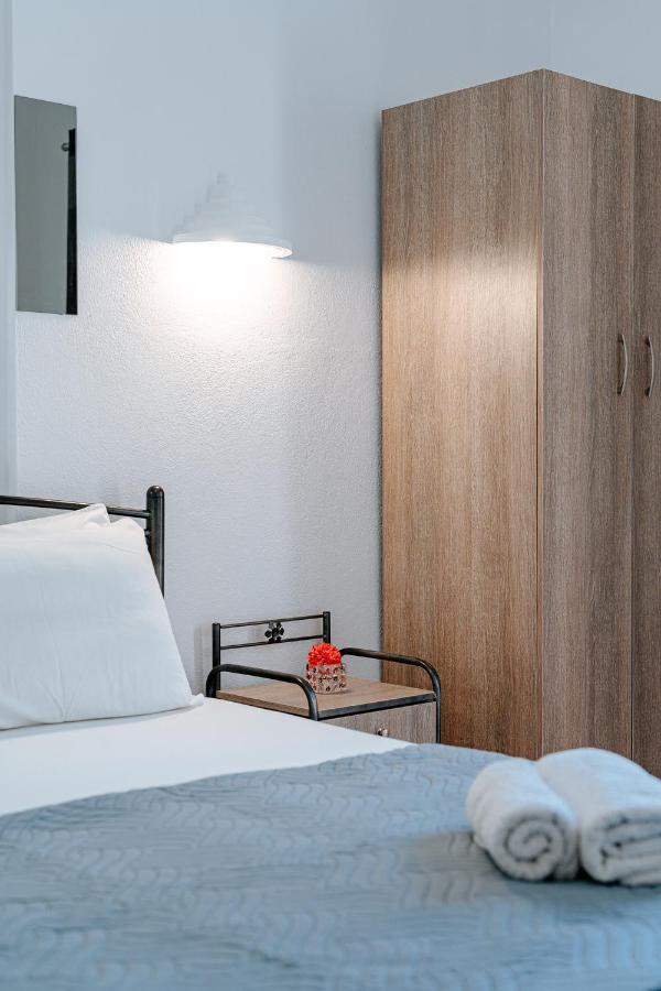 Marousi Aparthotel Perissa (Santorini)