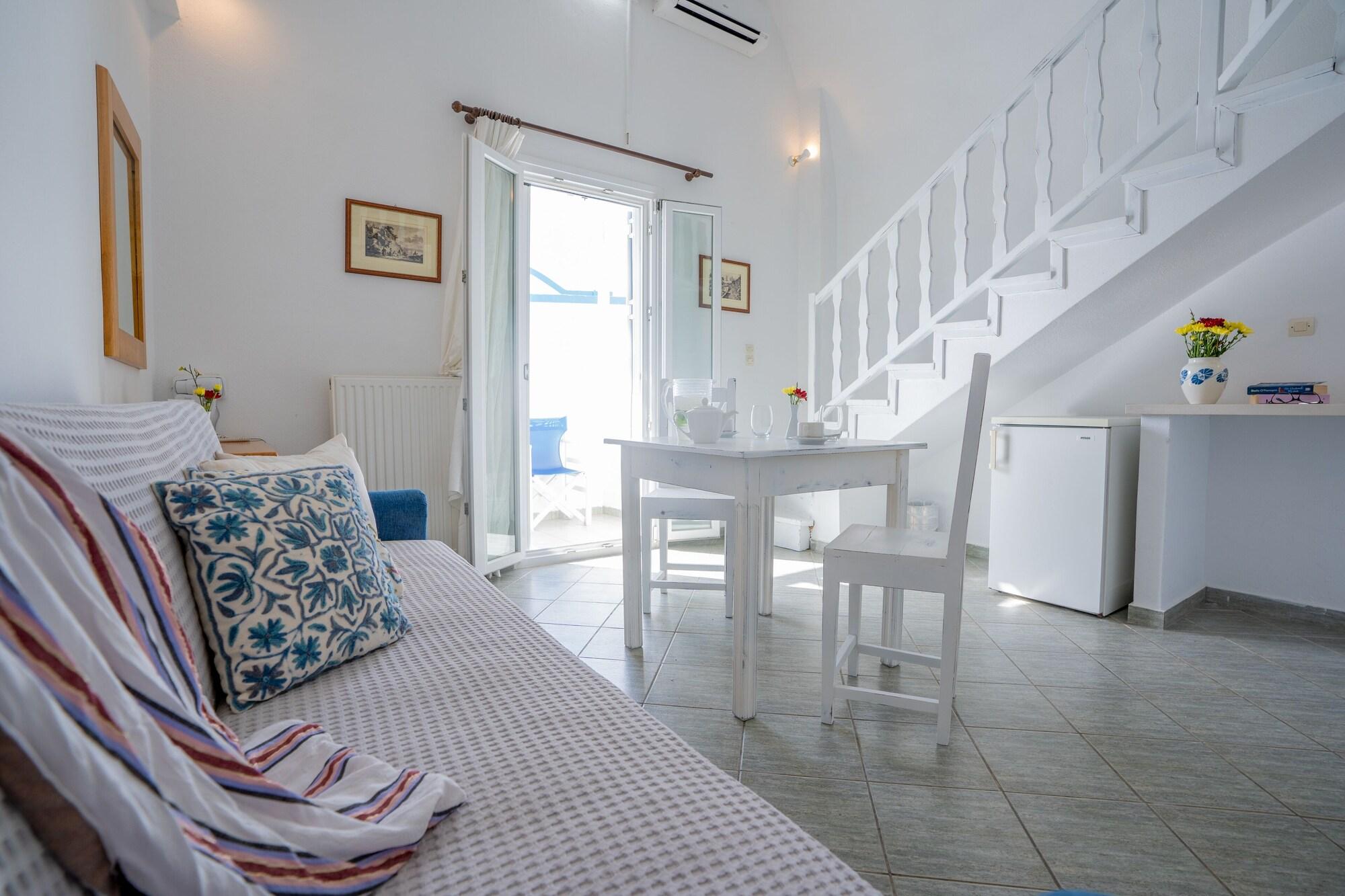Milos Exo Katikies (Santorini)