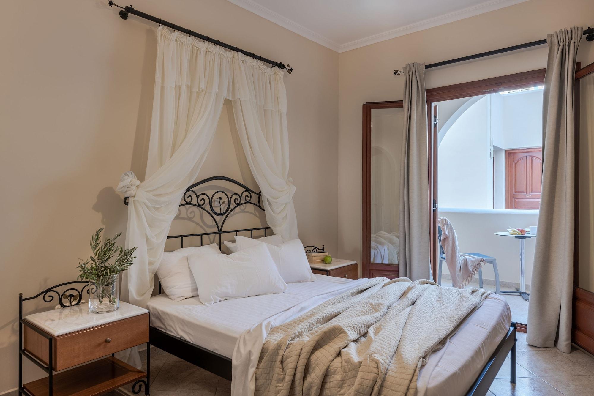 Epavlis & 4* Kamari (Santorini)